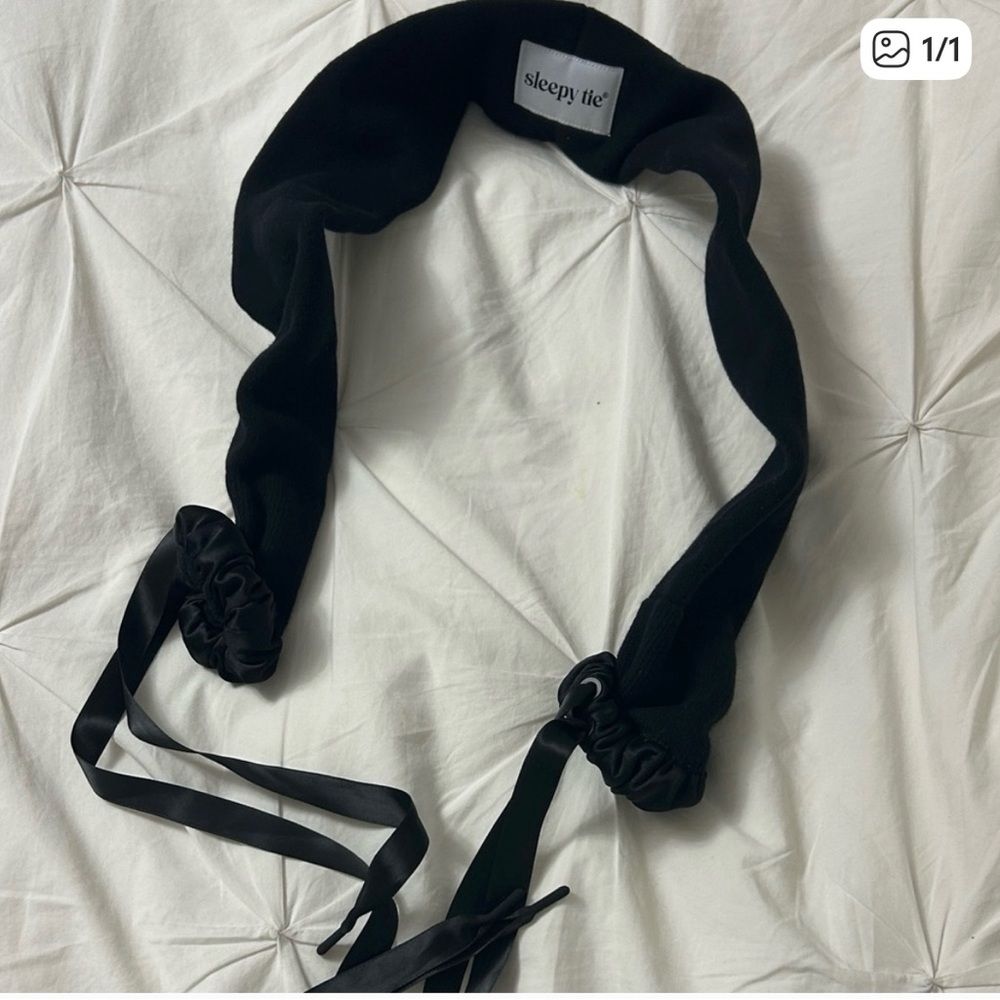 Sleepy Tie Black Satin-Trim Hair Scarf